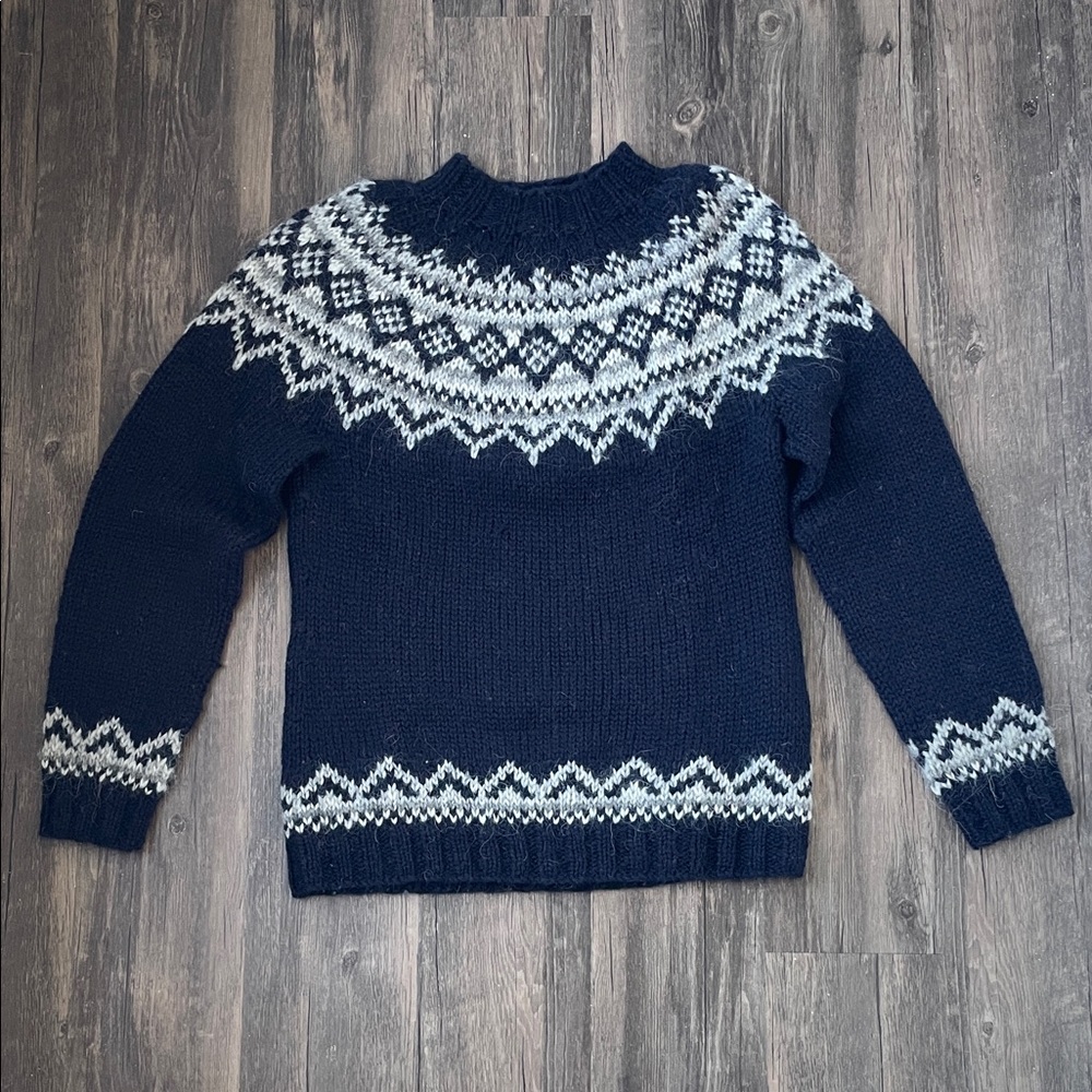 Icelandic Wool Sweater Size Small